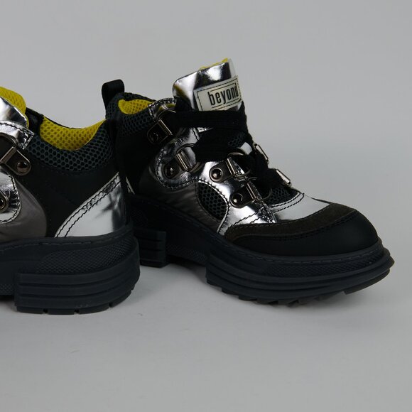 Beyond Low  Top Combat Shoe - NWOT - Size 36 - Picture 1 of 4